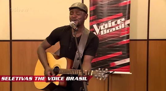 Guipson Pierre com violão